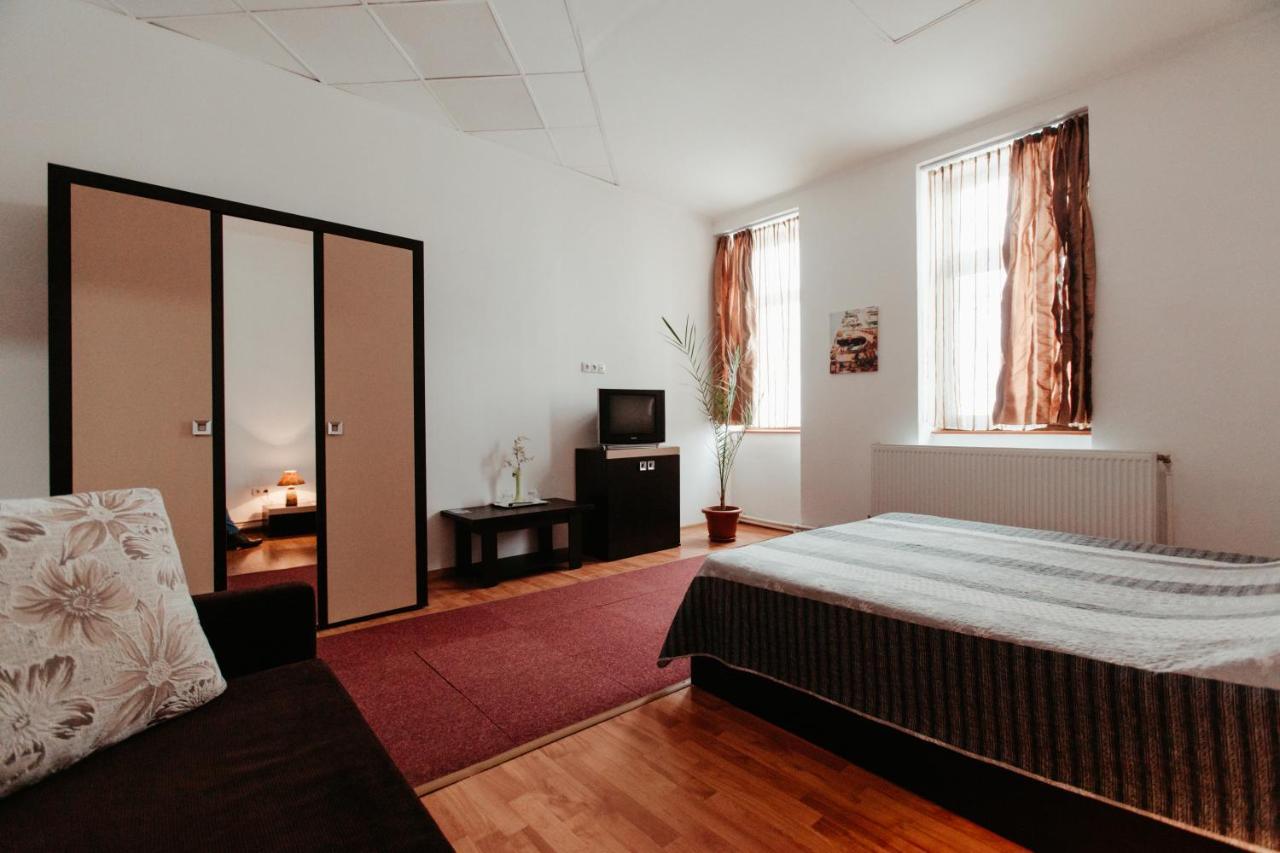 Casa Preturii Hotell Tîrgu Lăpuş Exteriör bild