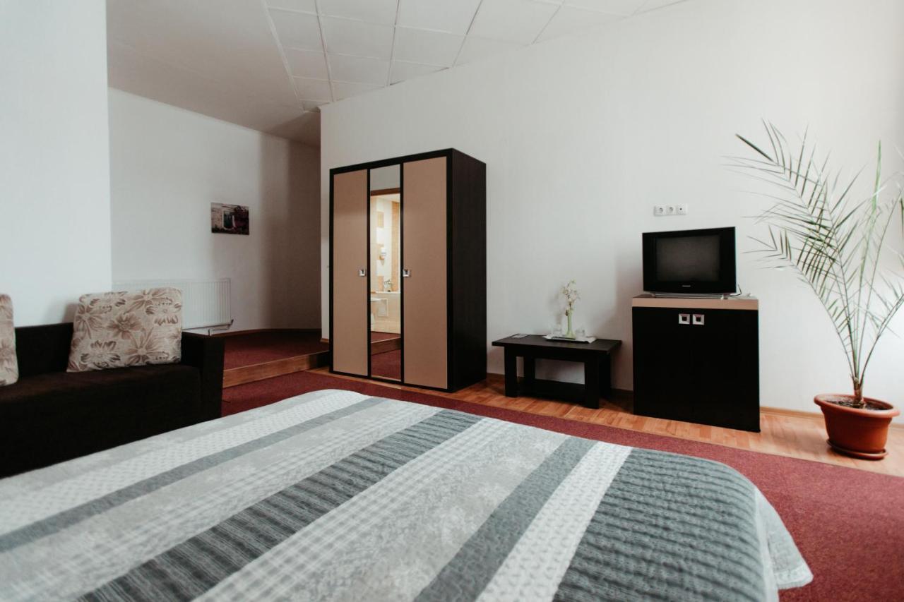 Casa Preturii Hotell Tîrgu Lăpuş Exteriör bild