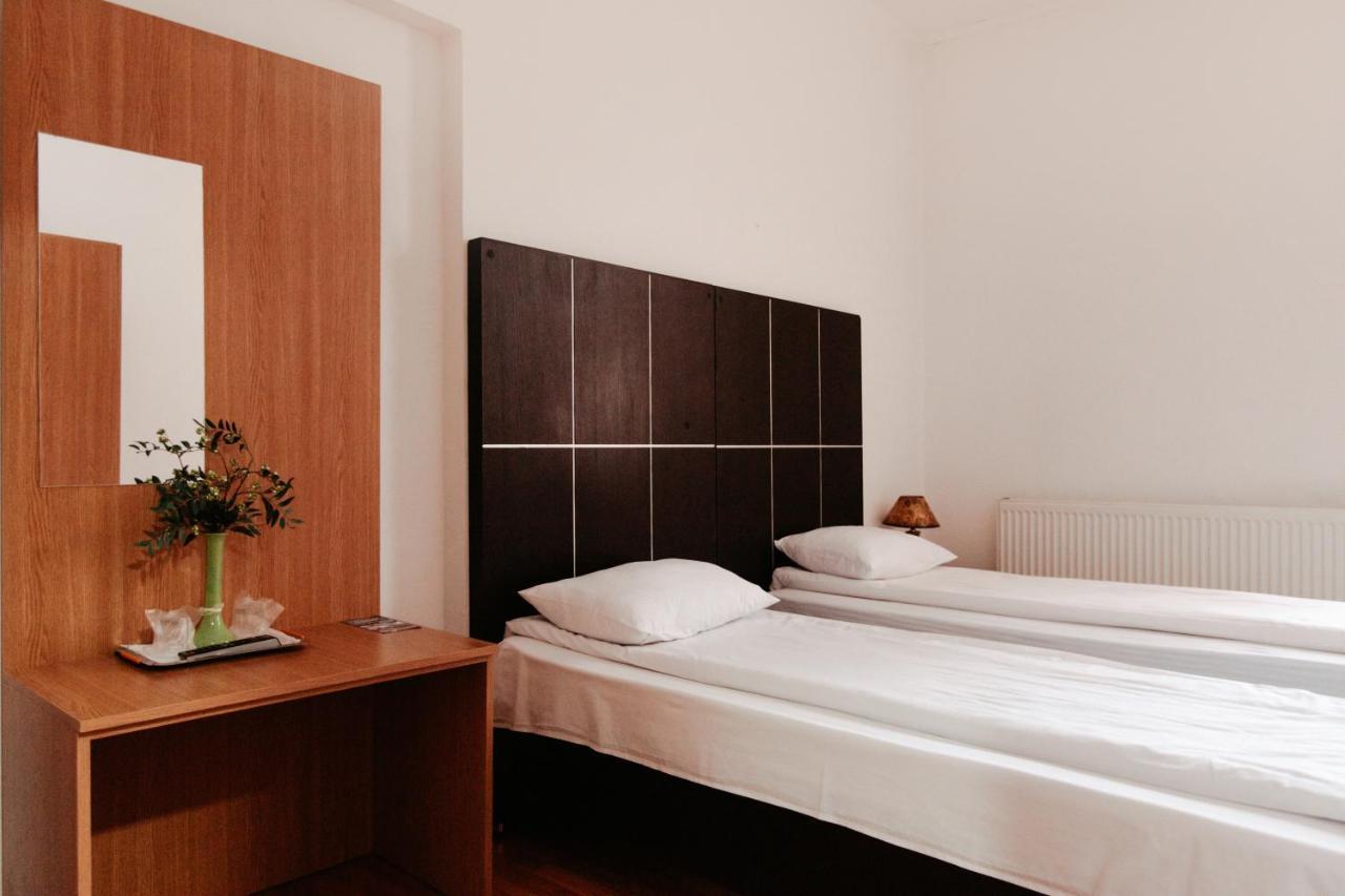 Casa Preturii Hotell Tîrgu Lăpuş Exteriör bild