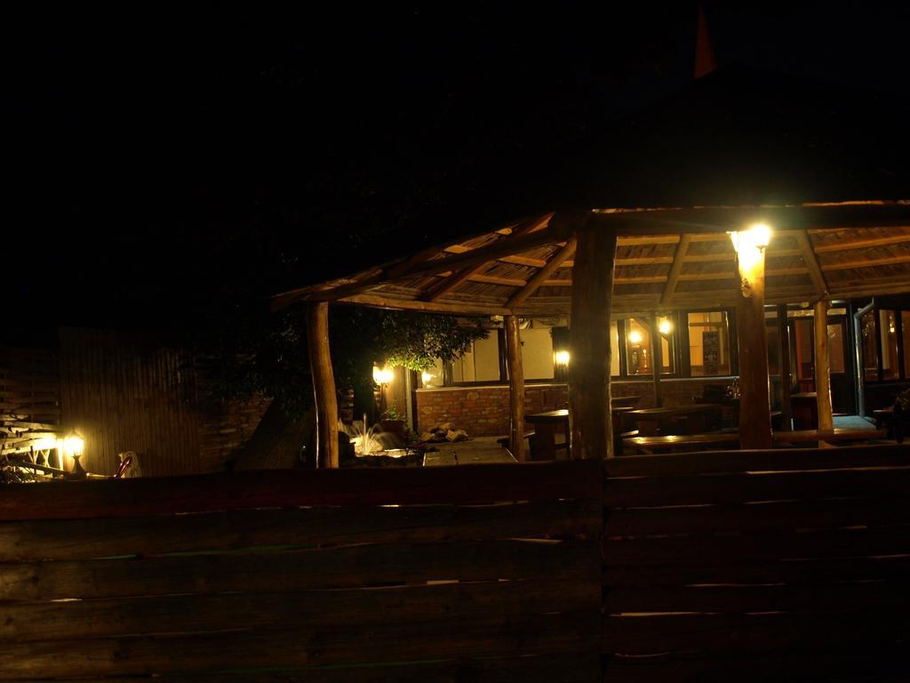 Casa Preturii Hotell Tîrgu Lăpuş Exteriör bild